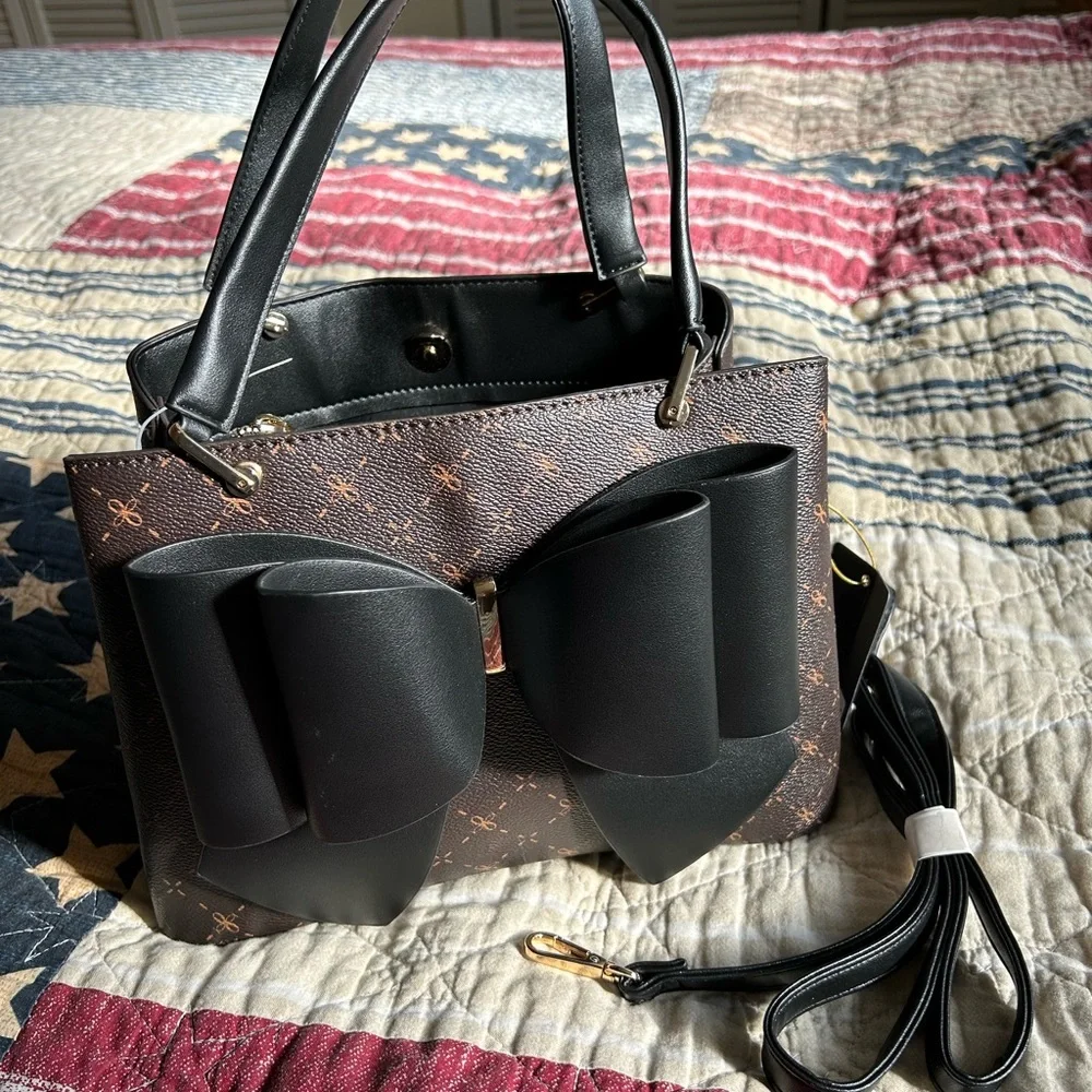 NWOT designer inspired fashion bow crossbody bag.